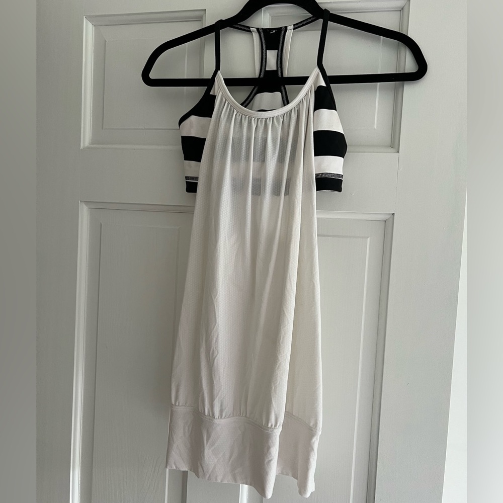 Lululemon Womens Size 6 Black and White Built In Bra Sleeveless Tank Top
